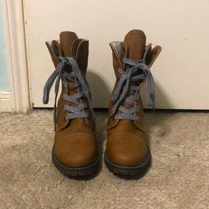 Roxy Women’s Wander on Boots.